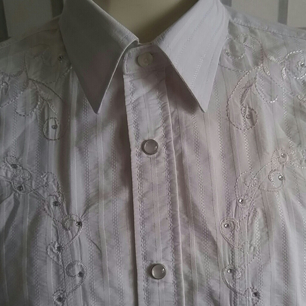 Shirt - Picture 2 of 8